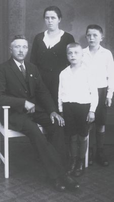 <br>um 1933