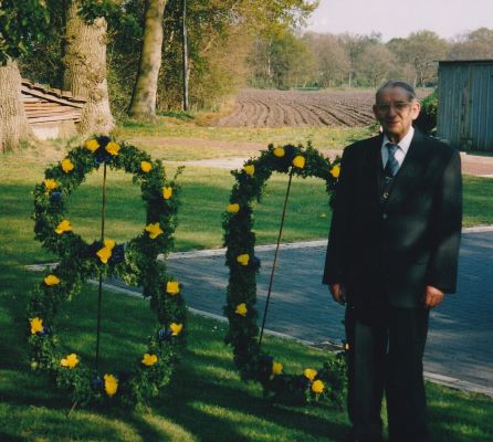 <br>April 2004