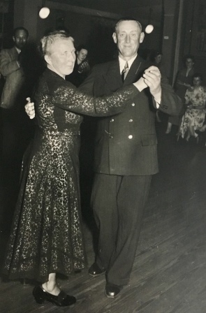 <br>Dezember 1953