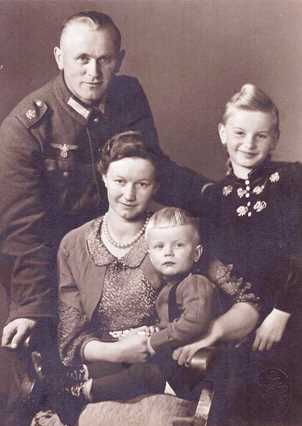 <br>um 1944